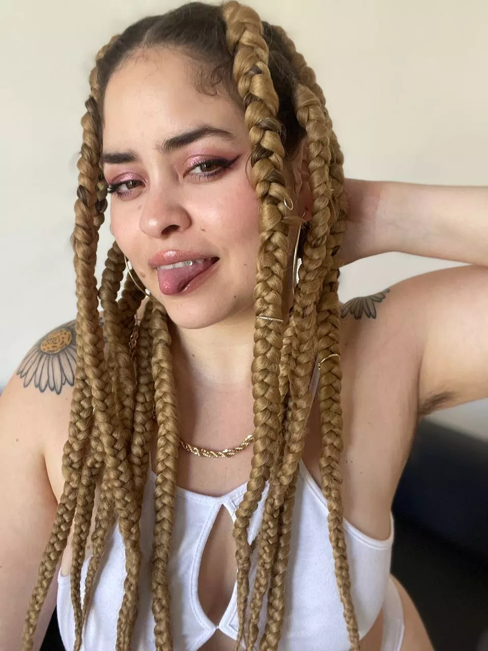 Pretty girl, wild body.