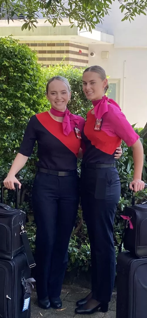 Qantas blondes - Left or right