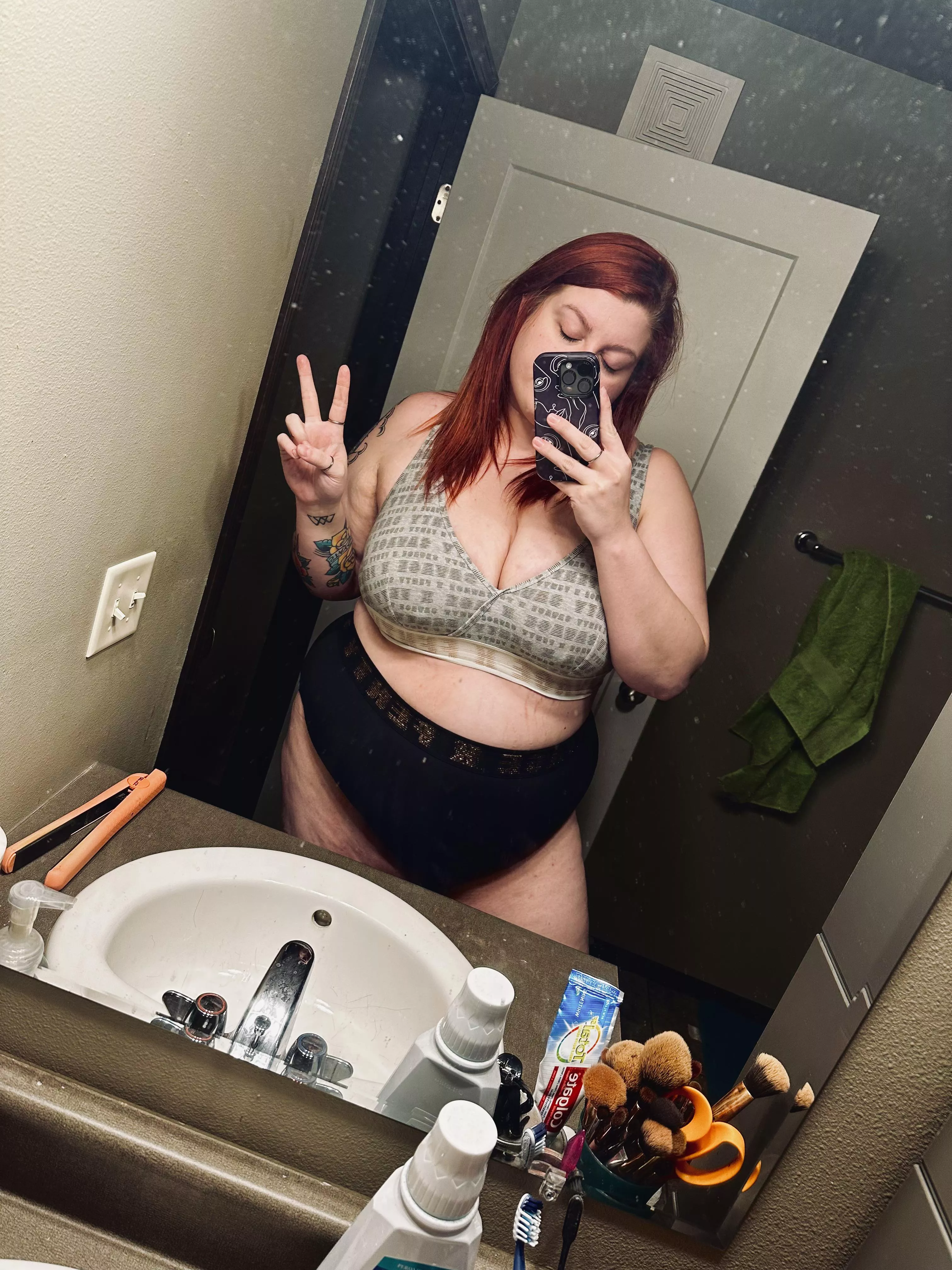 Ready for bed. Just need the big spoon. 👑🖤