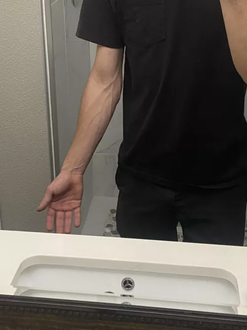 subtle veins w/ my slim build