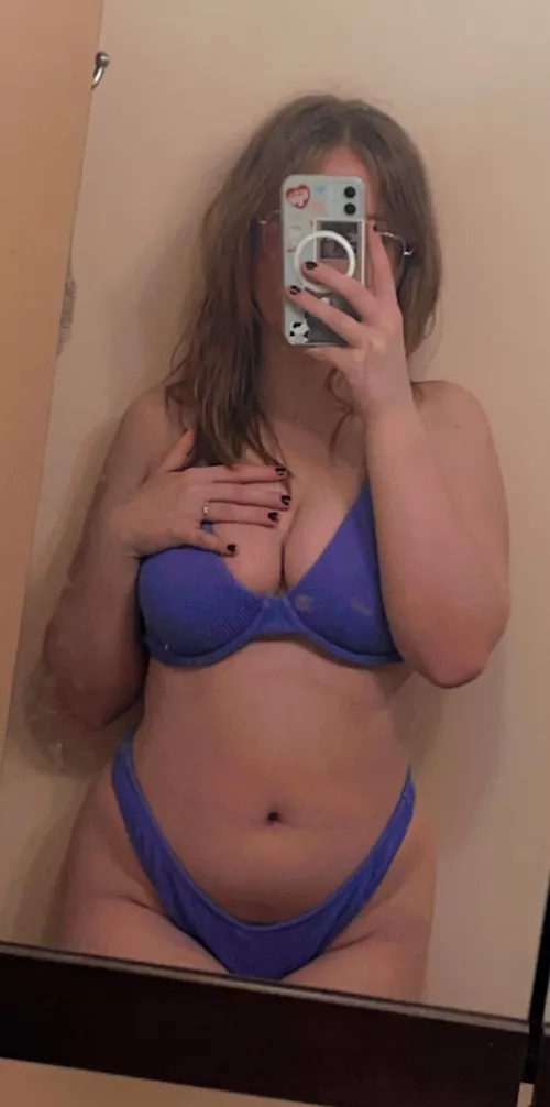 take this wet bikini off of me, girls💜