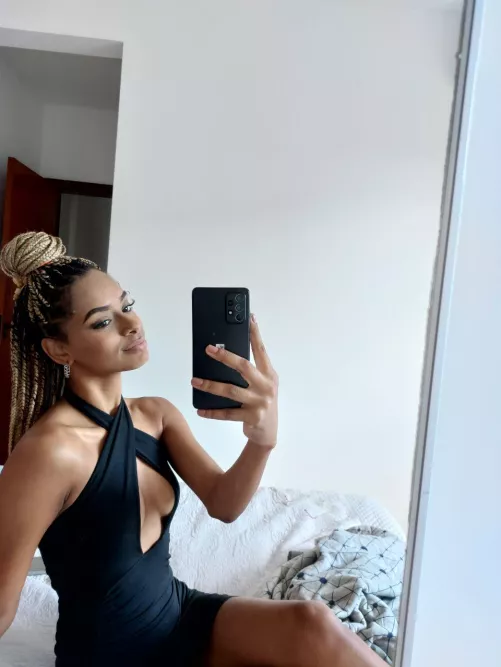 The most glam mirror selfie you will see today