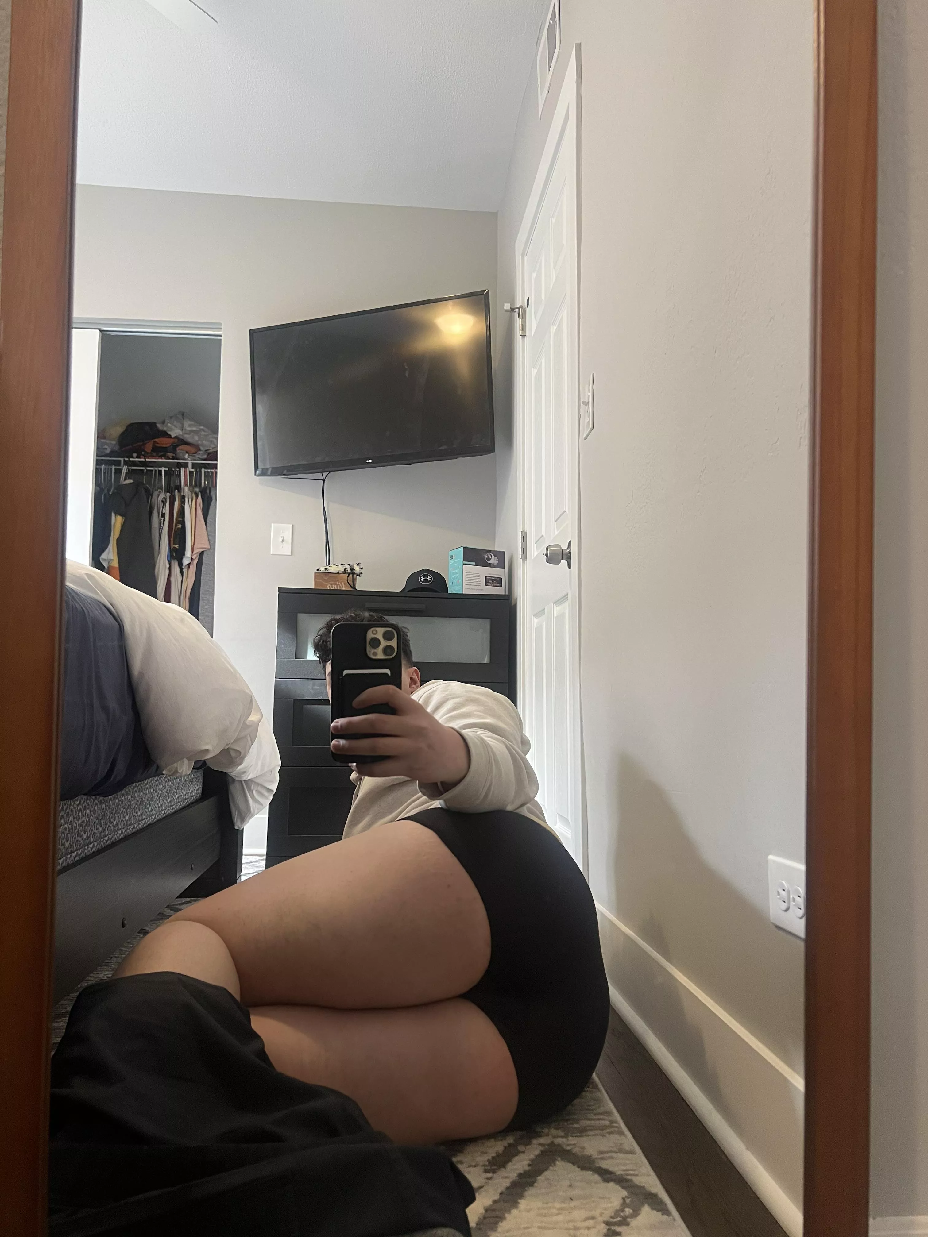 Waiting for my husband🥵