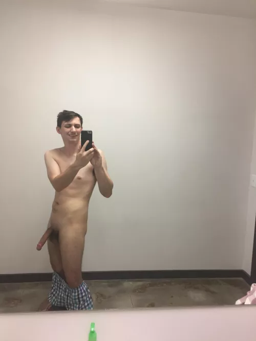 Who wants to have fun with my huge dick? Total bottom too 😉