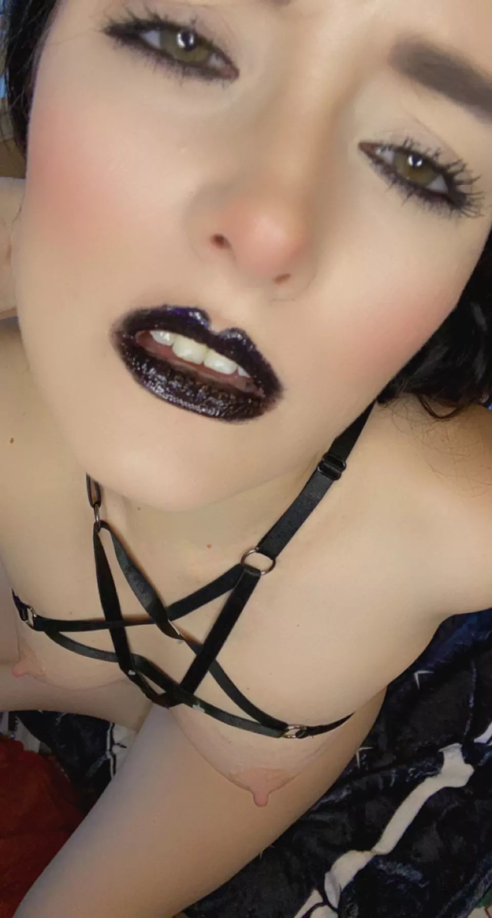 Wish I was sitting on a bearded face right now… 👅💦 let me cum all over you.