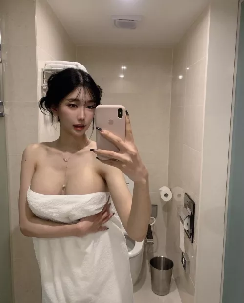 __yunjini in shower