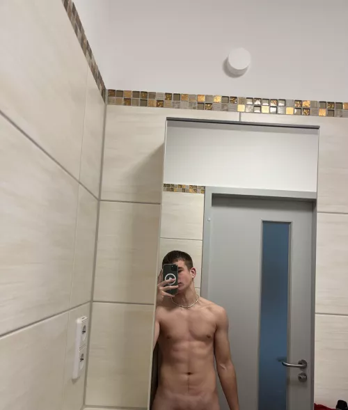 18, would you cum to me🥺🤤