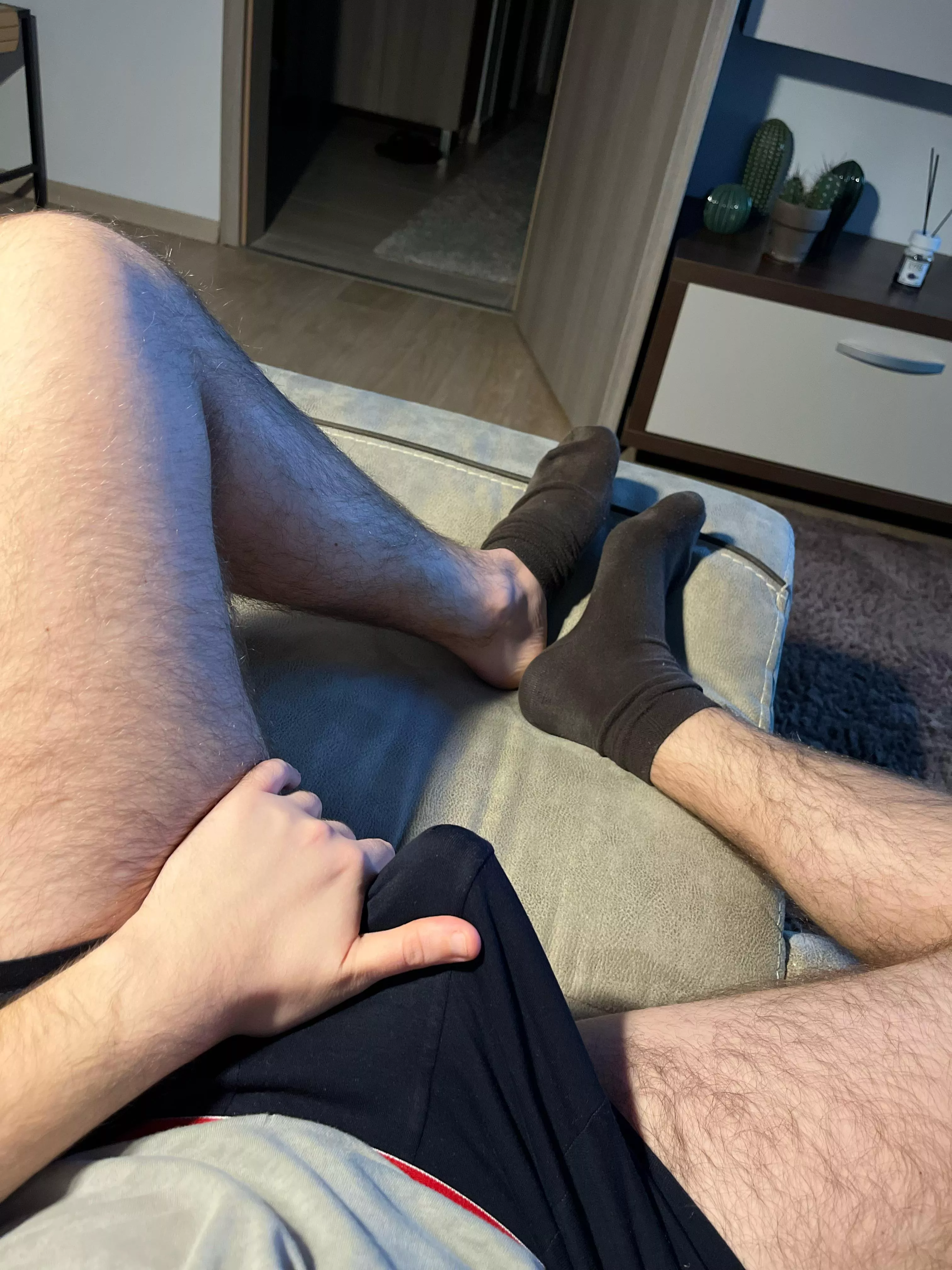 24 stud looking for masc men. My kinks: socks, feet, pits, spit etc. Hmu at snap: olaolae94