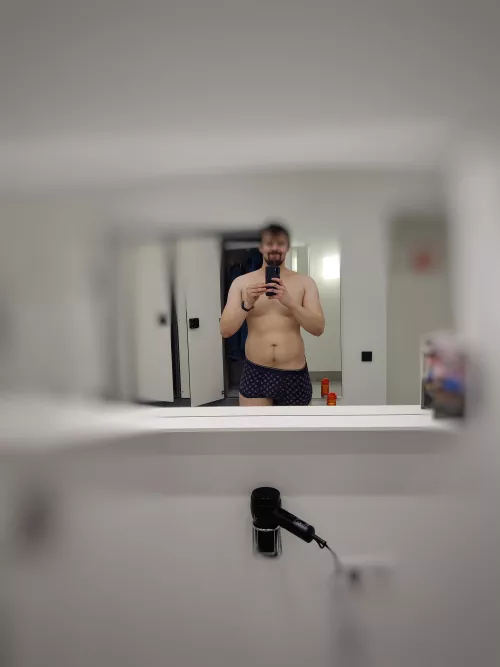 27, canmanbe, everyone is welcome, but cool if you are vocal and show face , British accent is so sexy