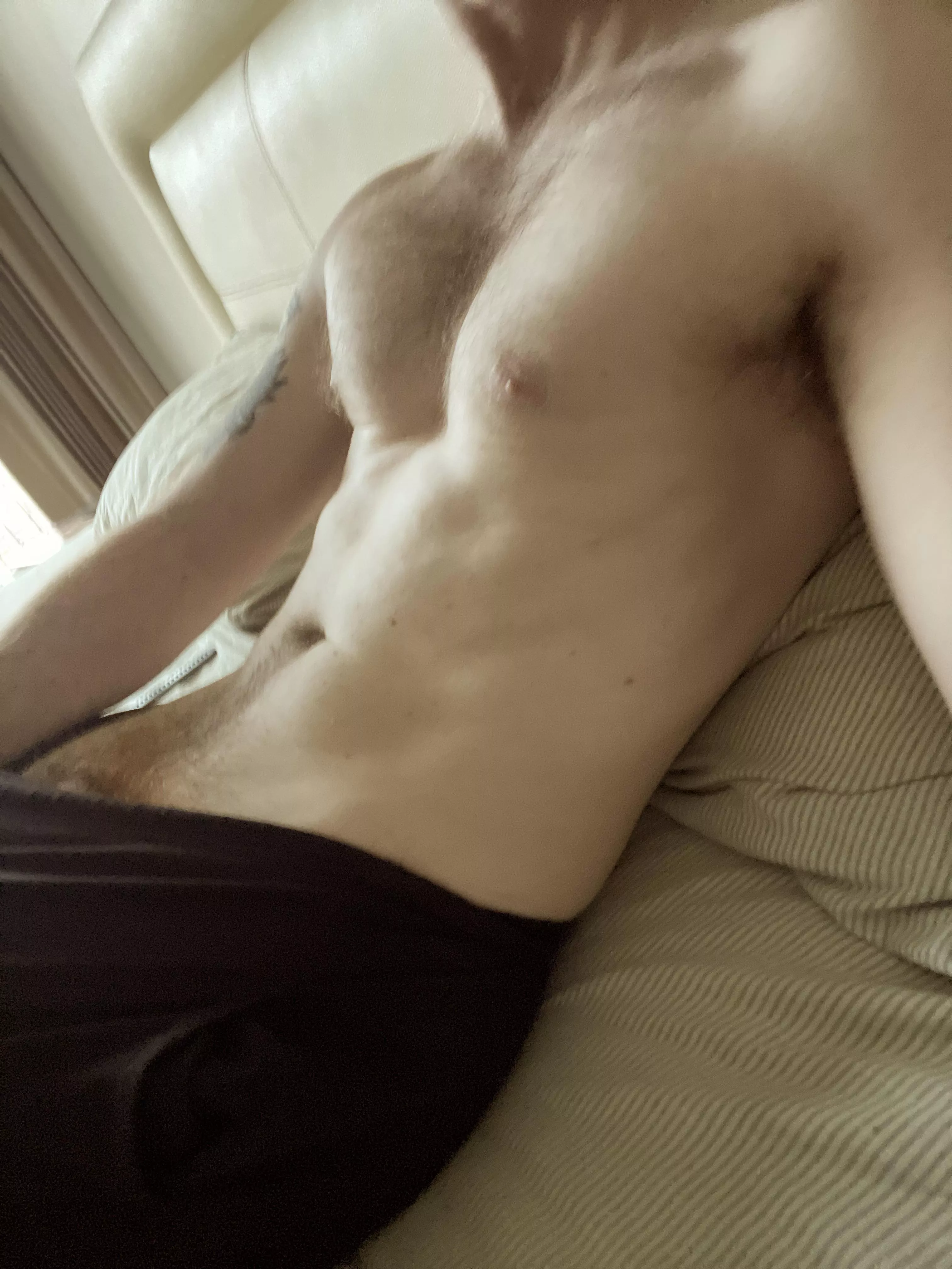 27 fit jock, looking for younger. I’ll be your big bro or daddy. Show face. Add johjox0