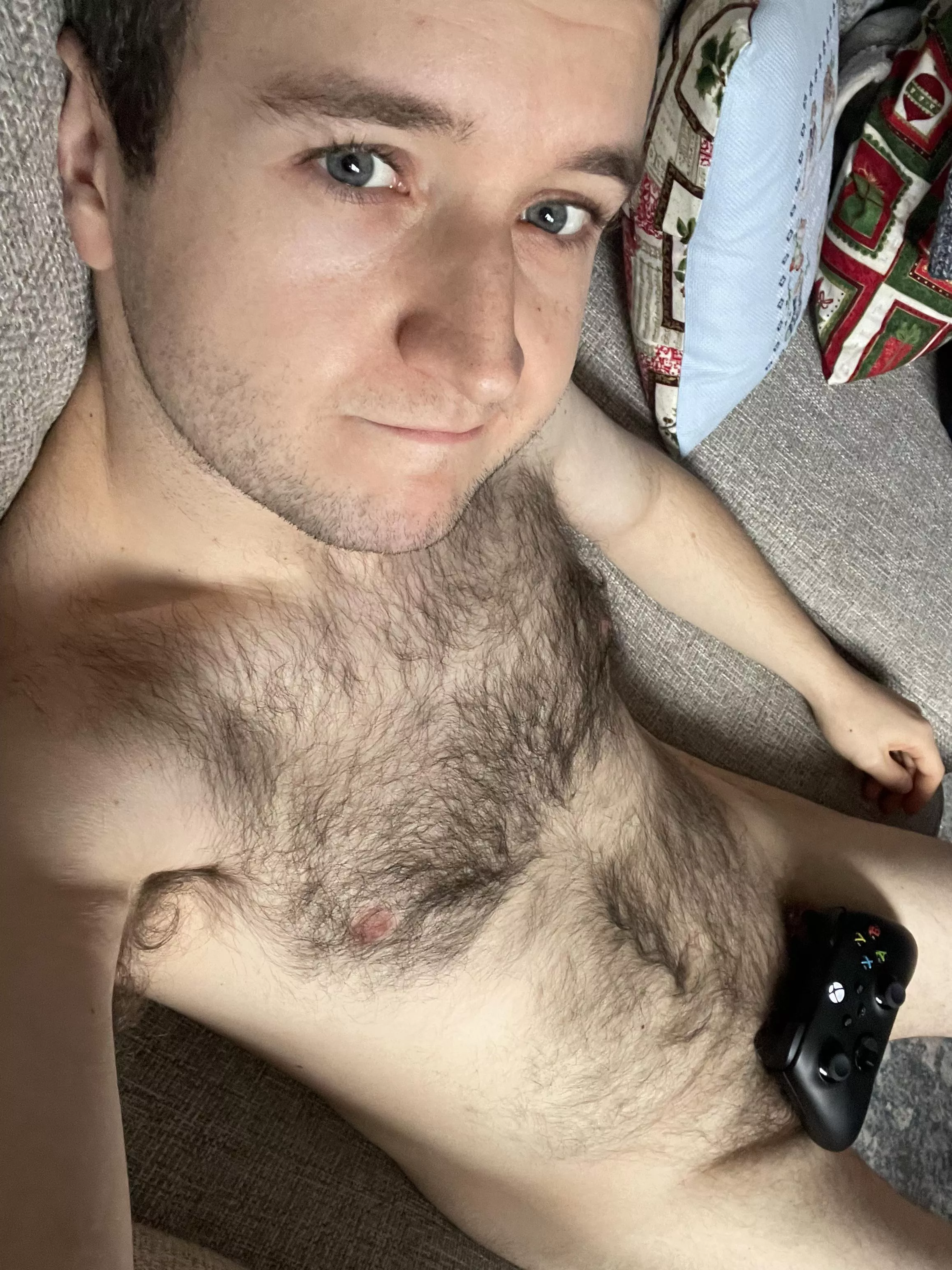 Any love for an otter gaymer?