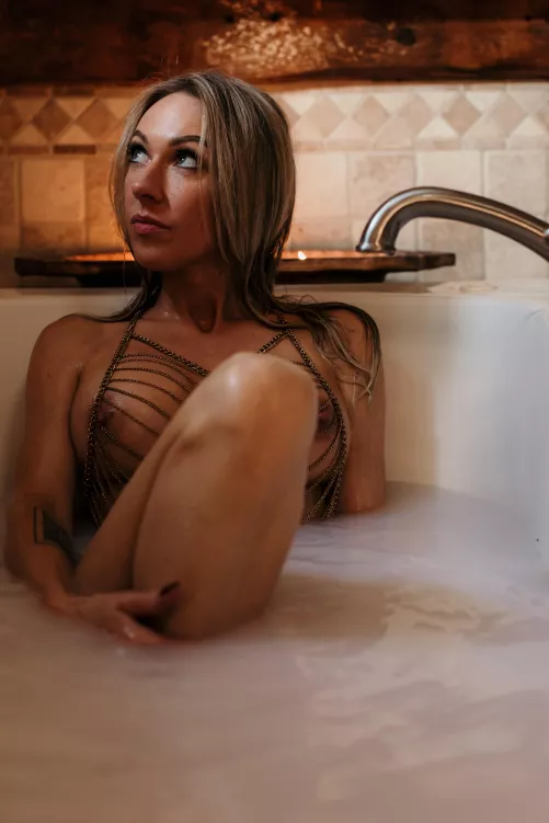 Bathing in chains ⛓️