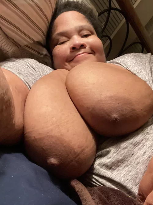 Boobies on ur tl!! 0-p