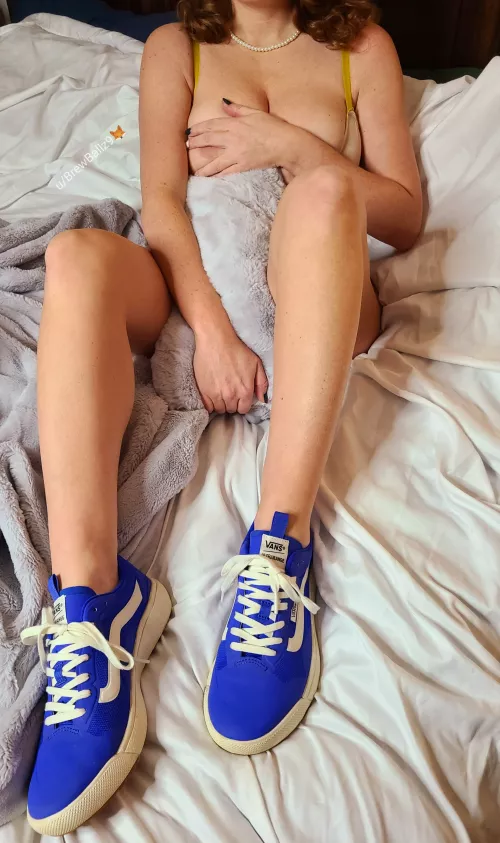 Can't go wrong with a MILF in Vans 😊