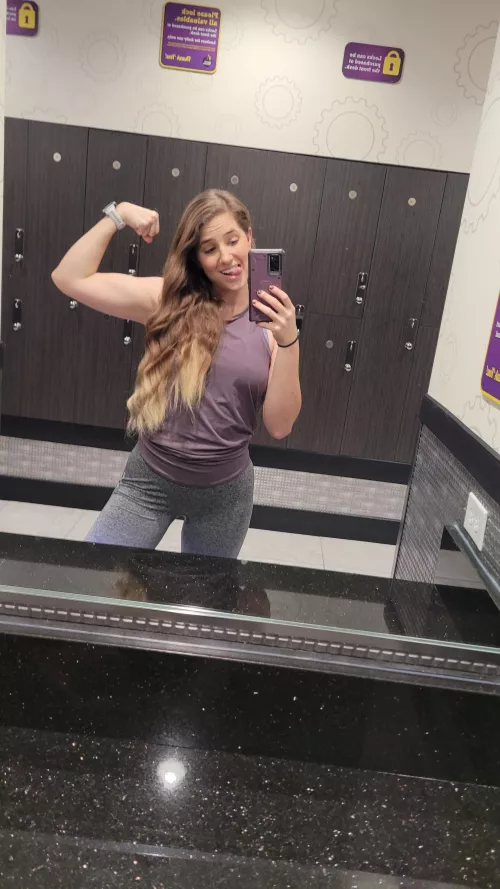 Chest and triceps, the only time I feel weak at the gym is when I'm attempting to work triceps 😝