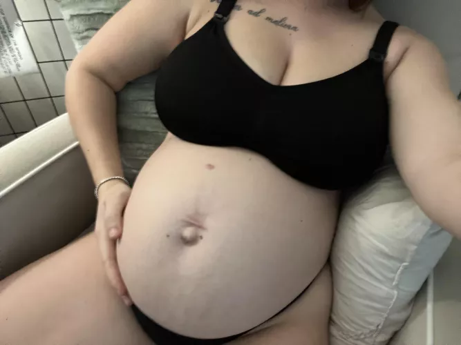 Come rub oil on my belly