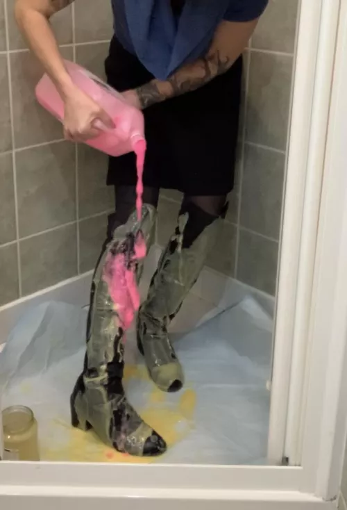 Custard, hot pink gunge & long boots!