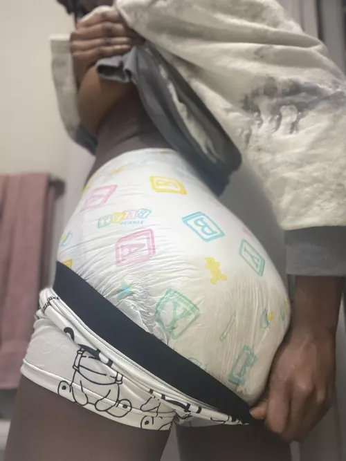 Dirty diapers and underboob 🐾🐶💓 I think I’m gonna go back to sleep and fill this diaper up until it leaks wish me luckkkk😈🥵