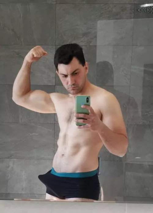 Does my bulge make you lose control of your hands?