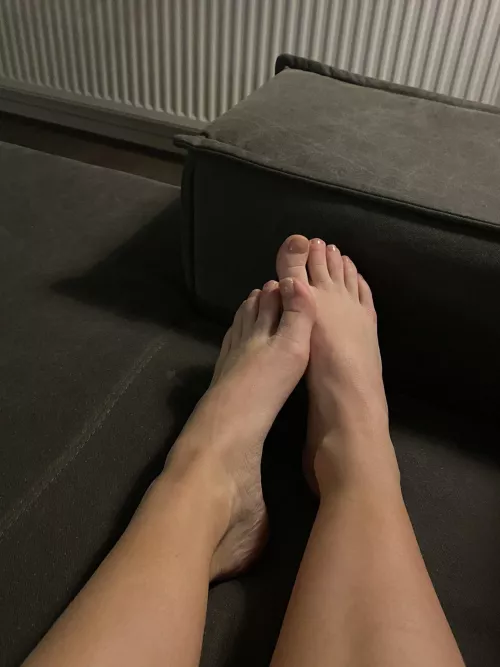 [F 19] Who Loves My Feet? 😏 (DMs Open)