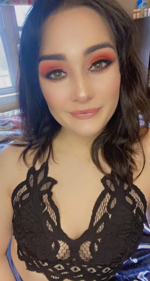 Goth girls smiles are hot too 🖤🤭