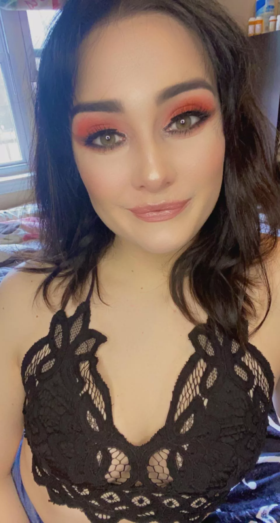 Goth girls smiles are hot too 🖤🤭