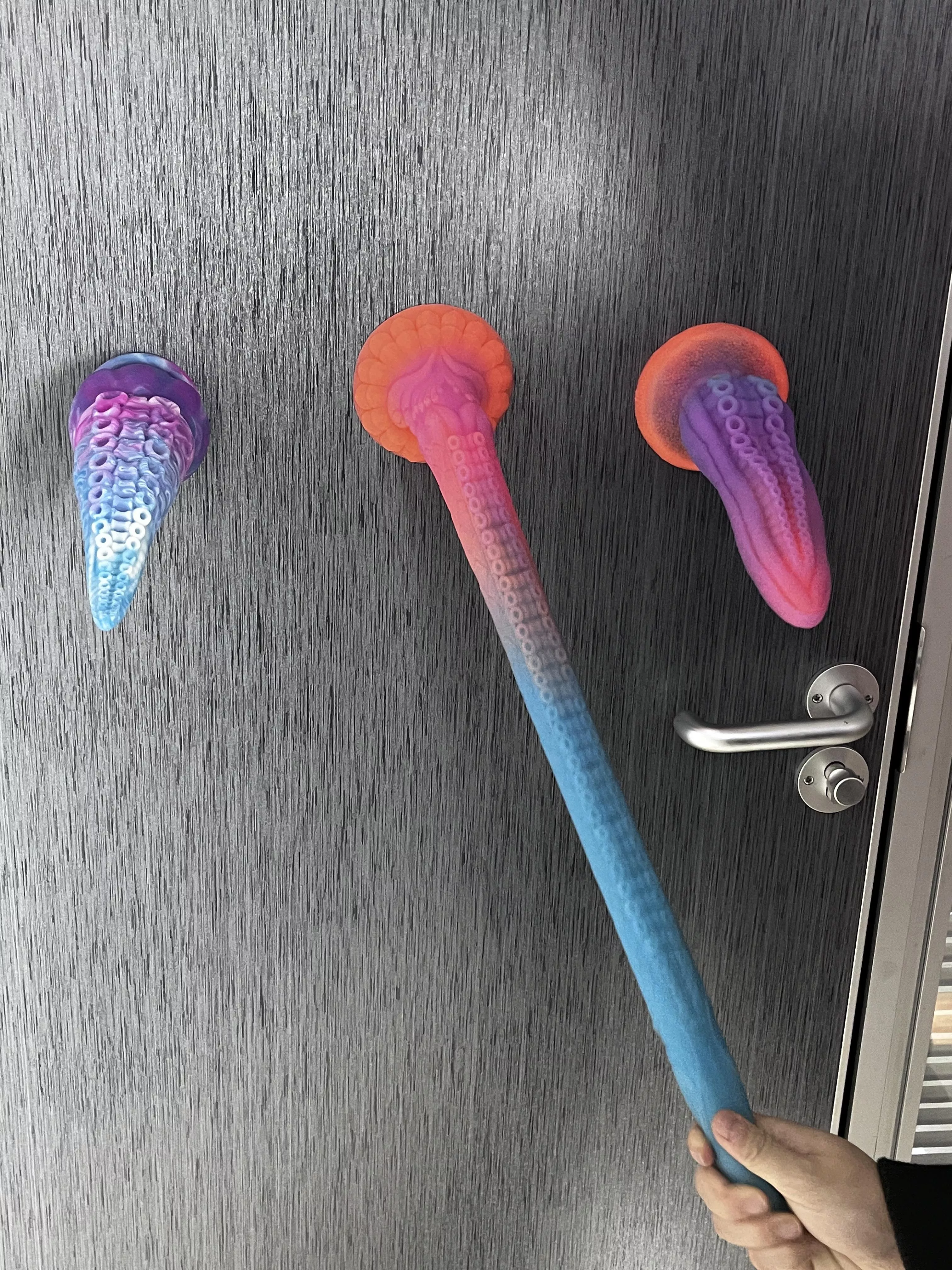 how about choose this long tentacle dildo🤔