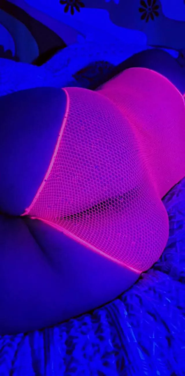 I adore how my ass looks in this neon pink! ♡