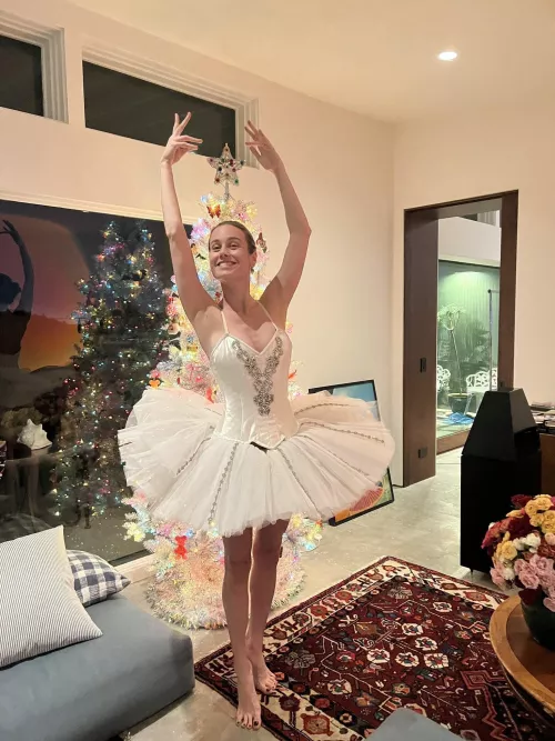 I can’t be the only one who feels the need to be bi for Brie Larson