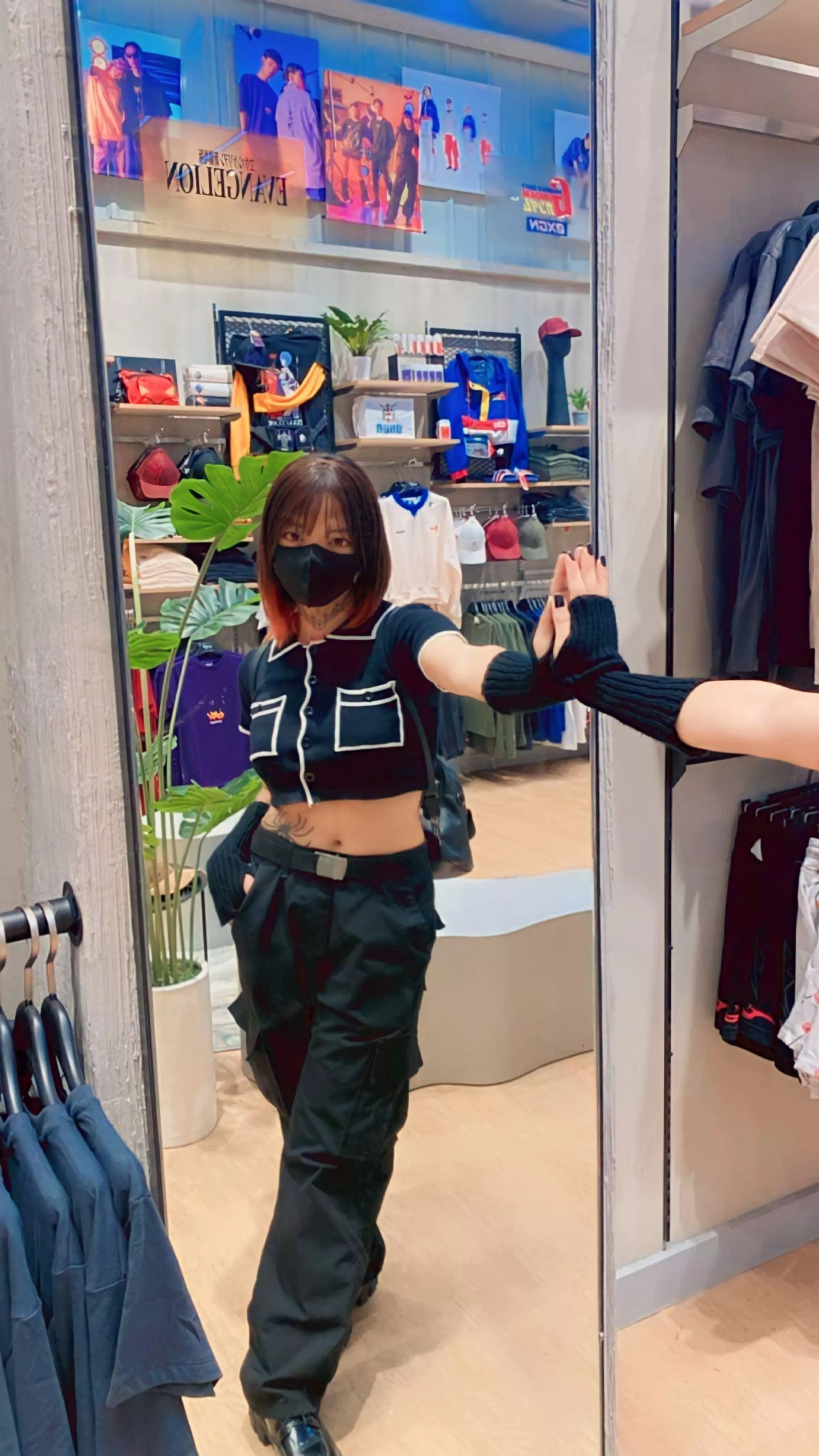 i feel hot in black ngl