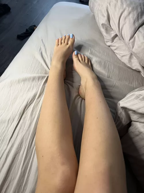 I feel like doing some footjob rn :p :p