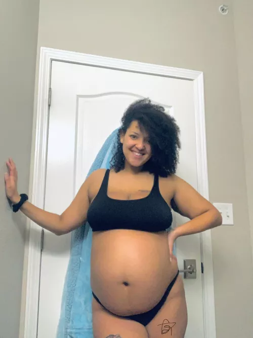 i have so much precious content 🙈 dm me ‘🤰🏽’ and we’ll talk about my bundle 🥰