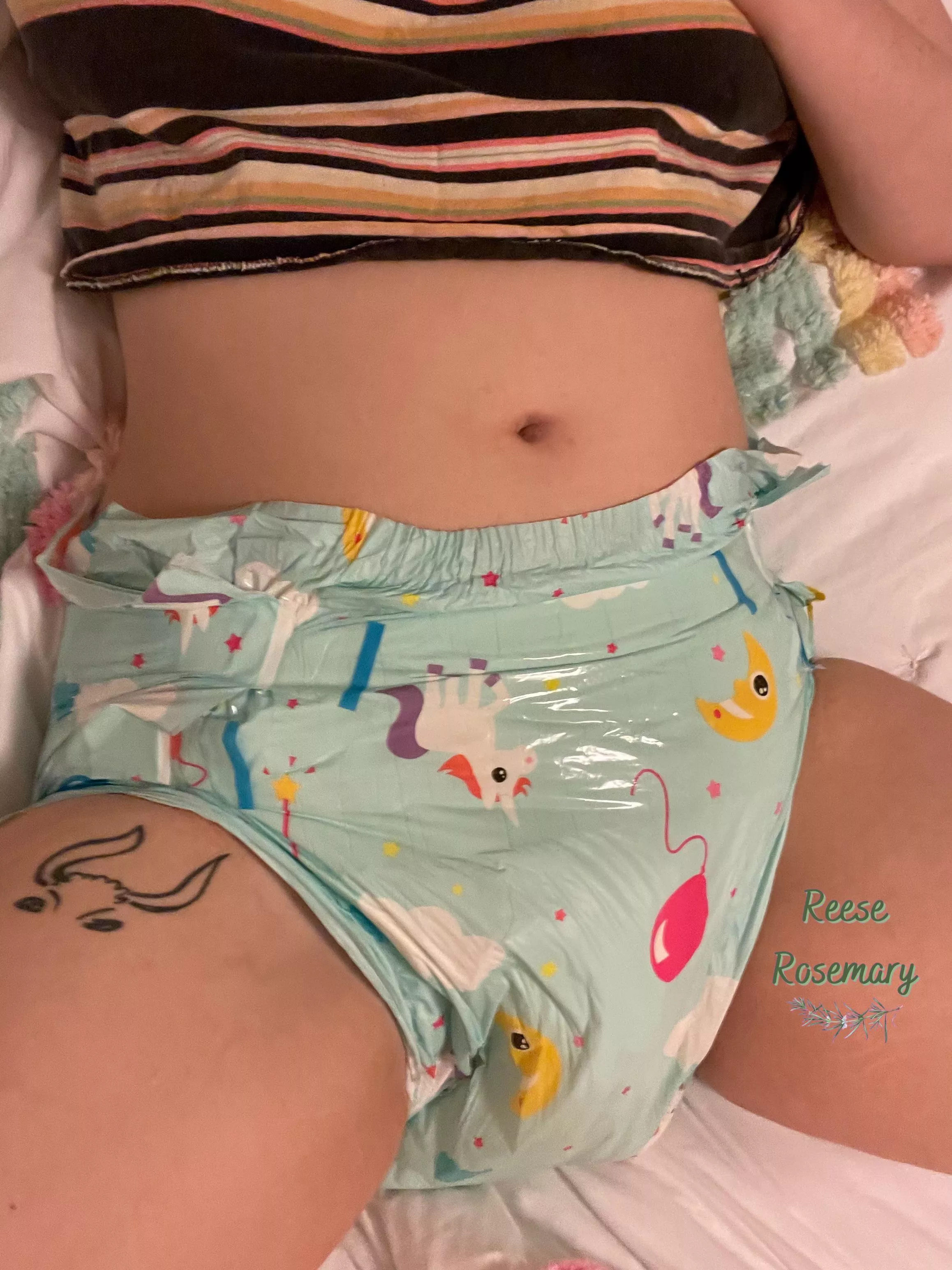 I love a crop top and a diaper, it makes me feel so little 🐣