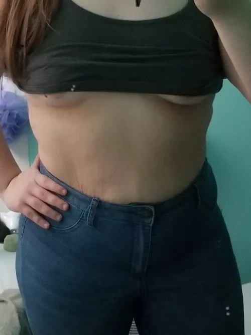 I love a little underboob