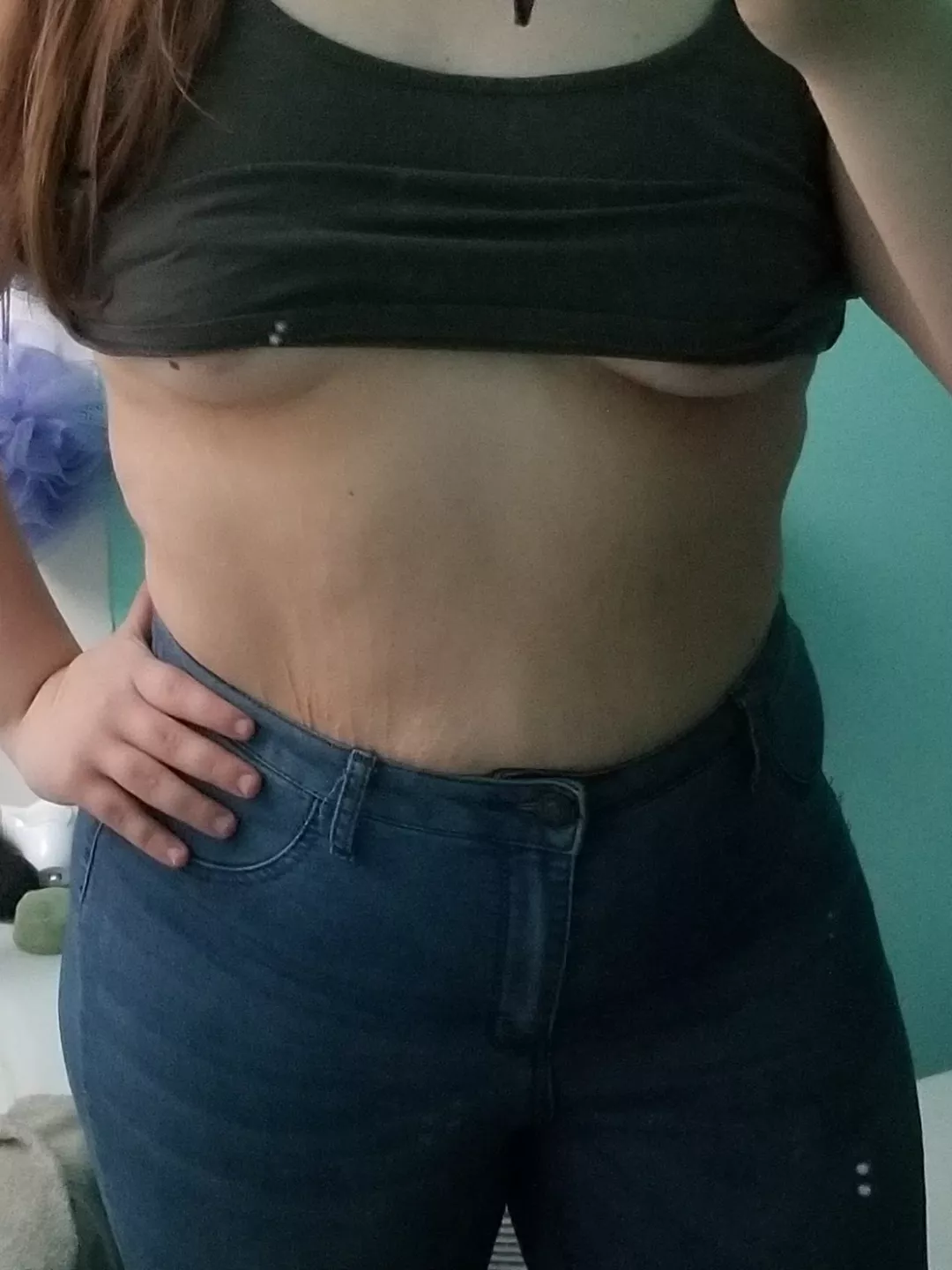 I love a little underboob