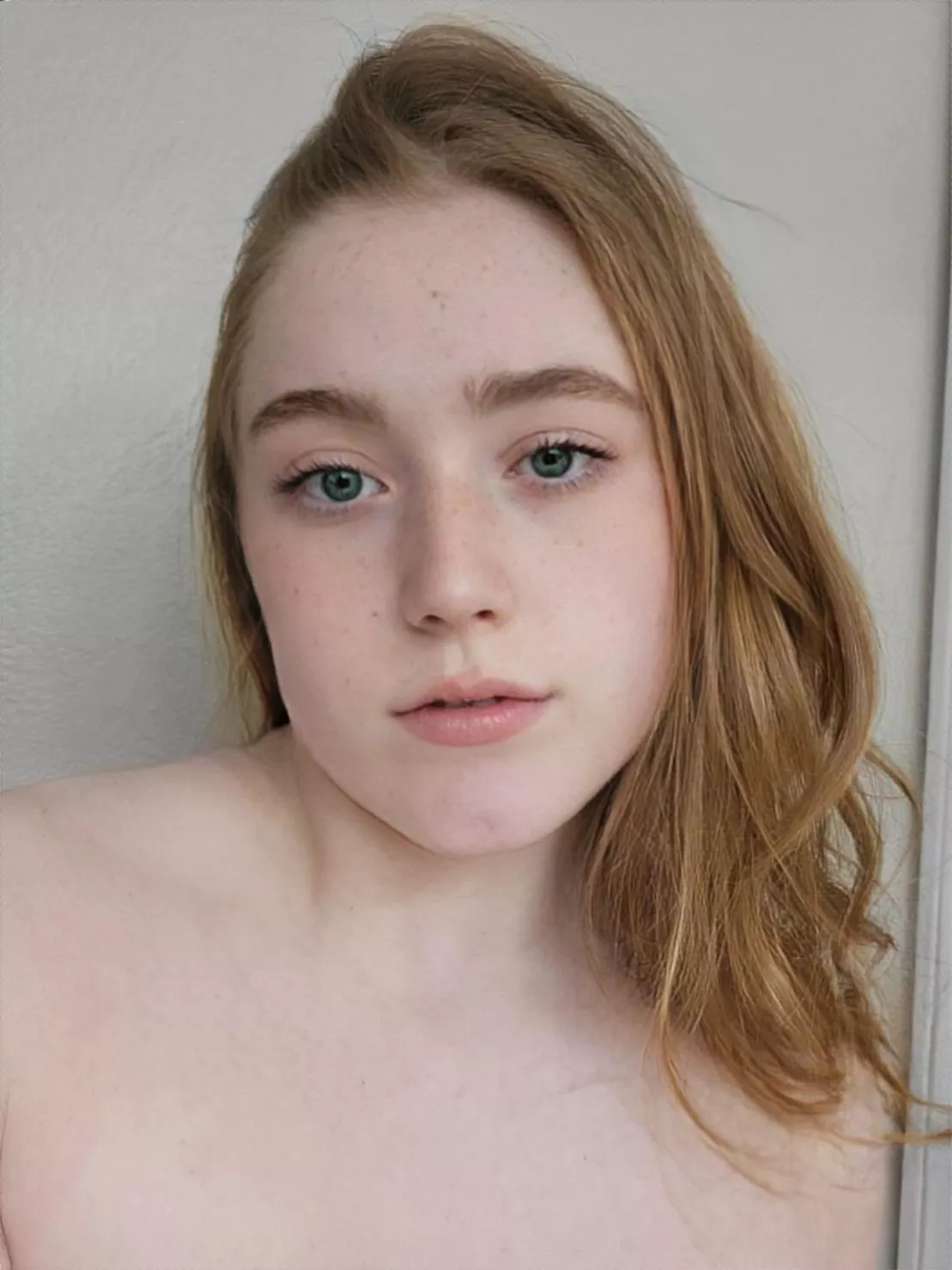 I'm wearing a tube top, relax 😌😏🤭