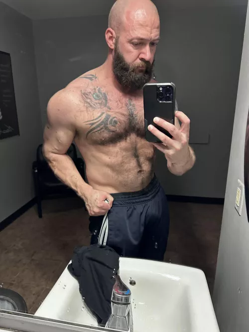 Like all of my extremities it’s going to take more than 1 hand to get a good grip