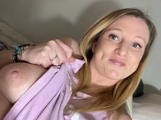 Mommy needs a daddy, tell me your down 😍😇