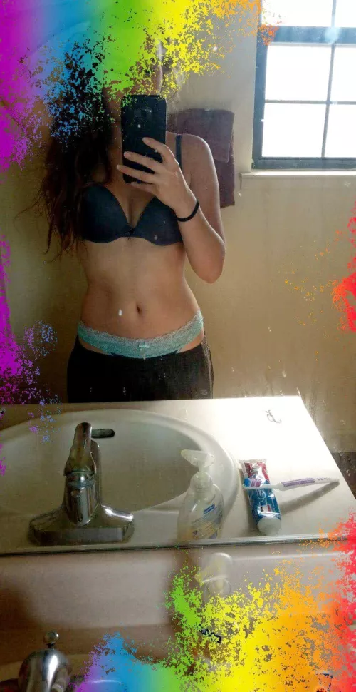 Need some sloppy head and a innocent face to cum on? I'm your girl 🤤