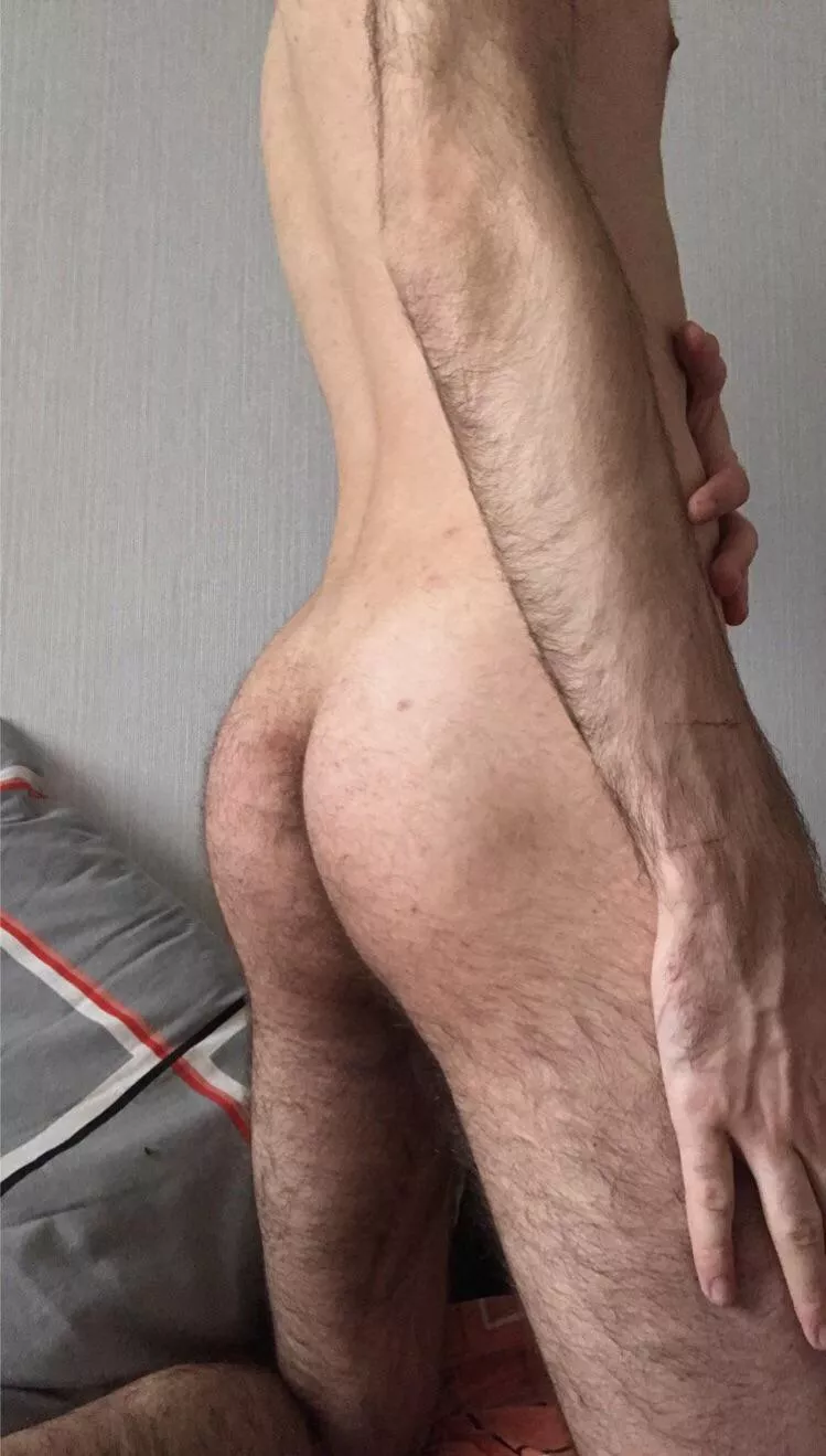 Need someone to fuck my hairy ass 🔥