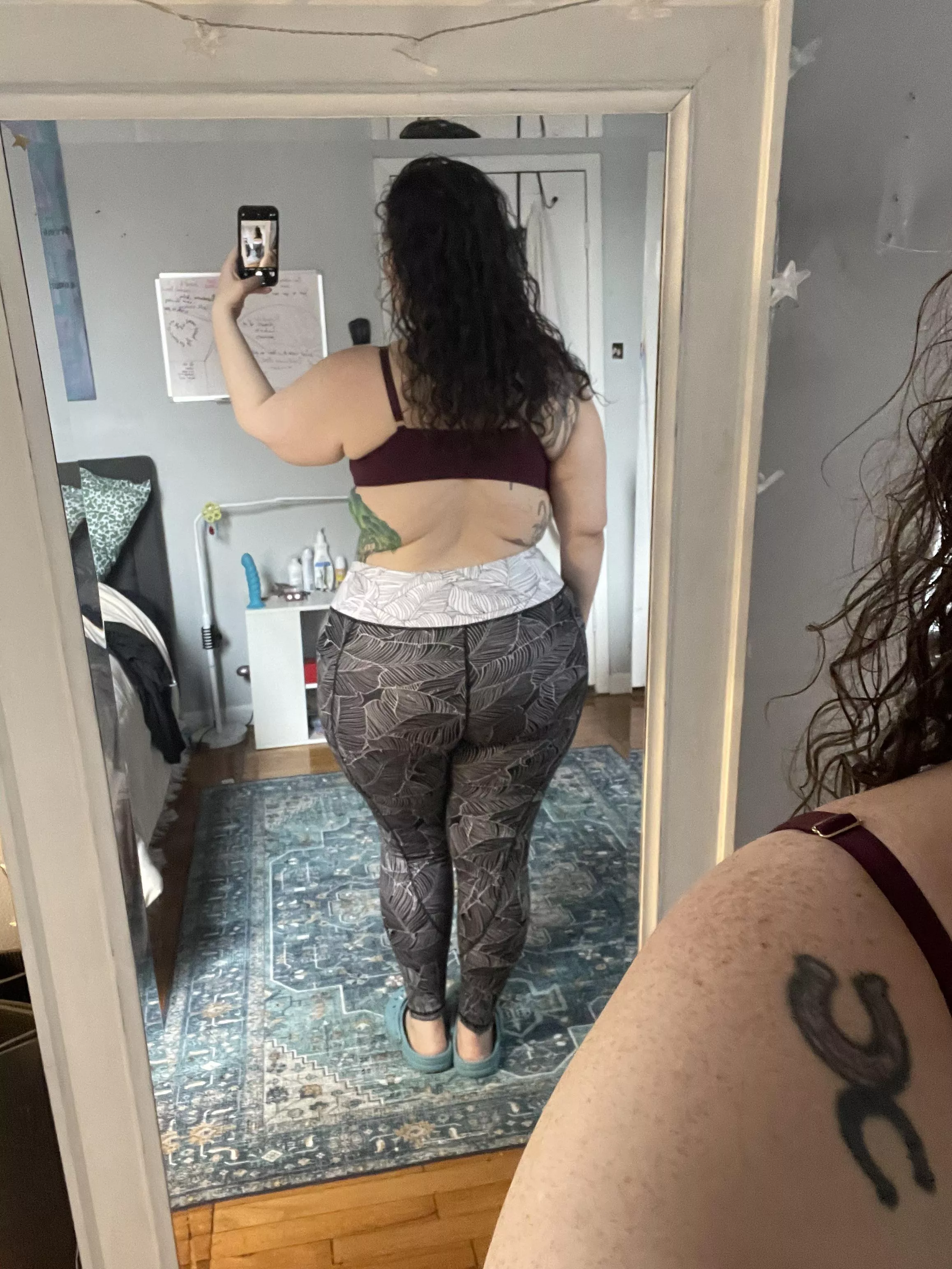 New leggings are sooo comfy but I don’t think I like the print 🤔