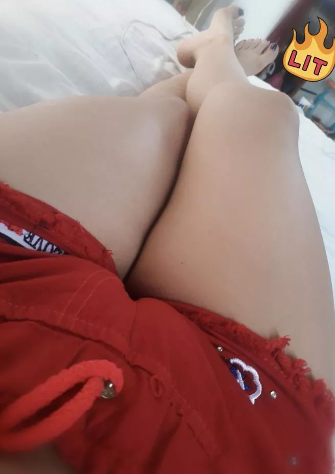 Not yoga shorts but time to relax after a wild night last night. Lazy day today. Coffee and chill ☕️