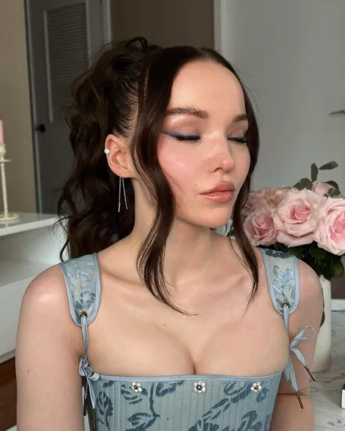 Nut too quick to Dove Cameron last night so I have to try again