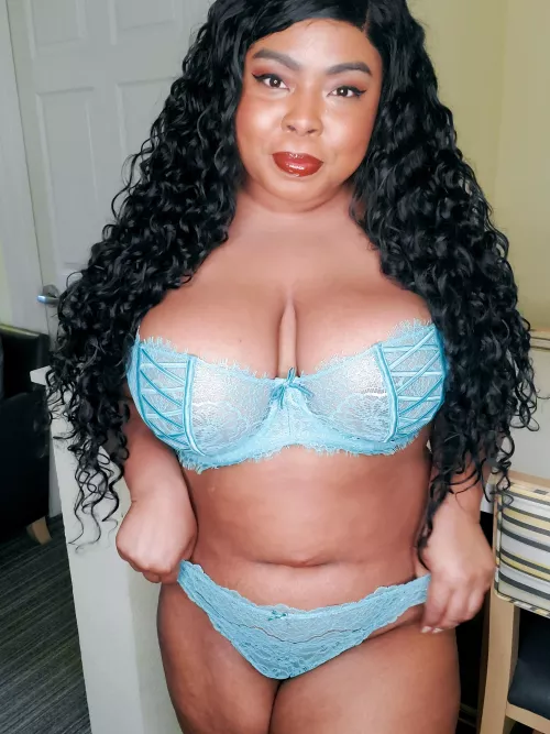 Plus-Size black hottie.