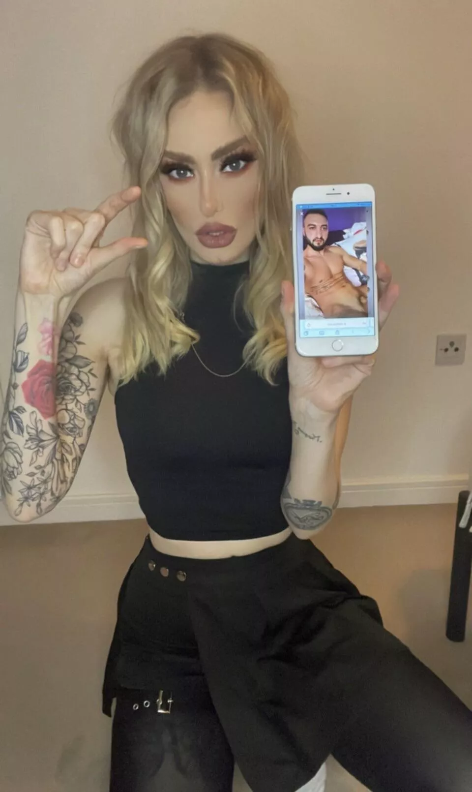 See this loser😂 I know his Instagram😁 what you think.. to i share his naked pic with that tiny useless dick to his friends and followers 😂🤣?