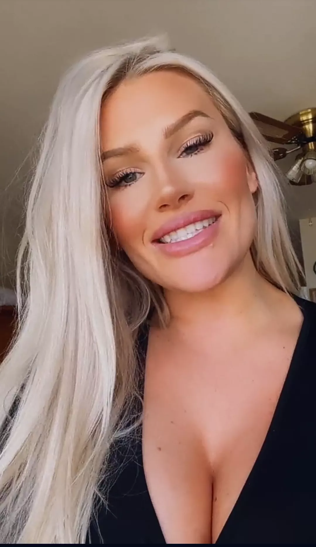 simple girl just like simple makeup a little blush little eyeliner and some matte lipstick and I'm good