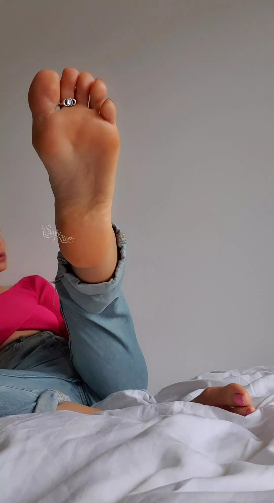 stop 👣,don't forget to give them a kiss 💋 😉