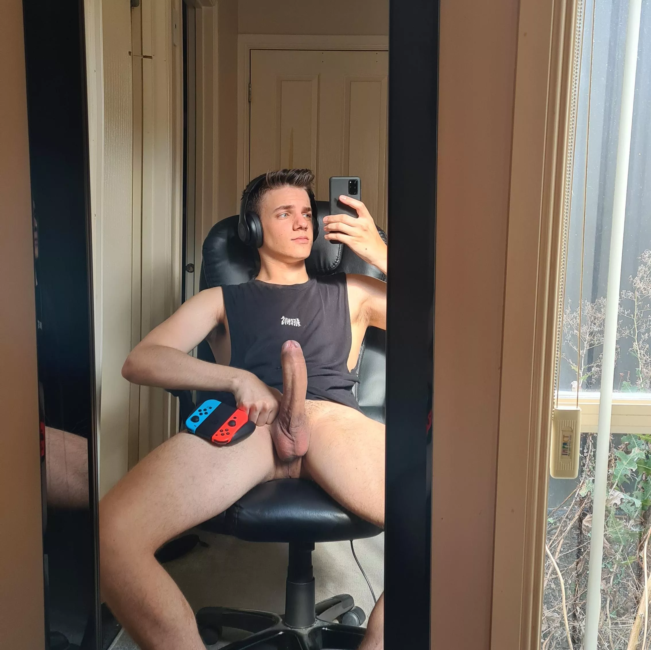 Suck my dick while I play breath of the wild 😘