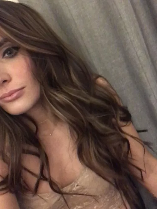 Takes about 2hrs with my curling iron to get this lewk 🙃