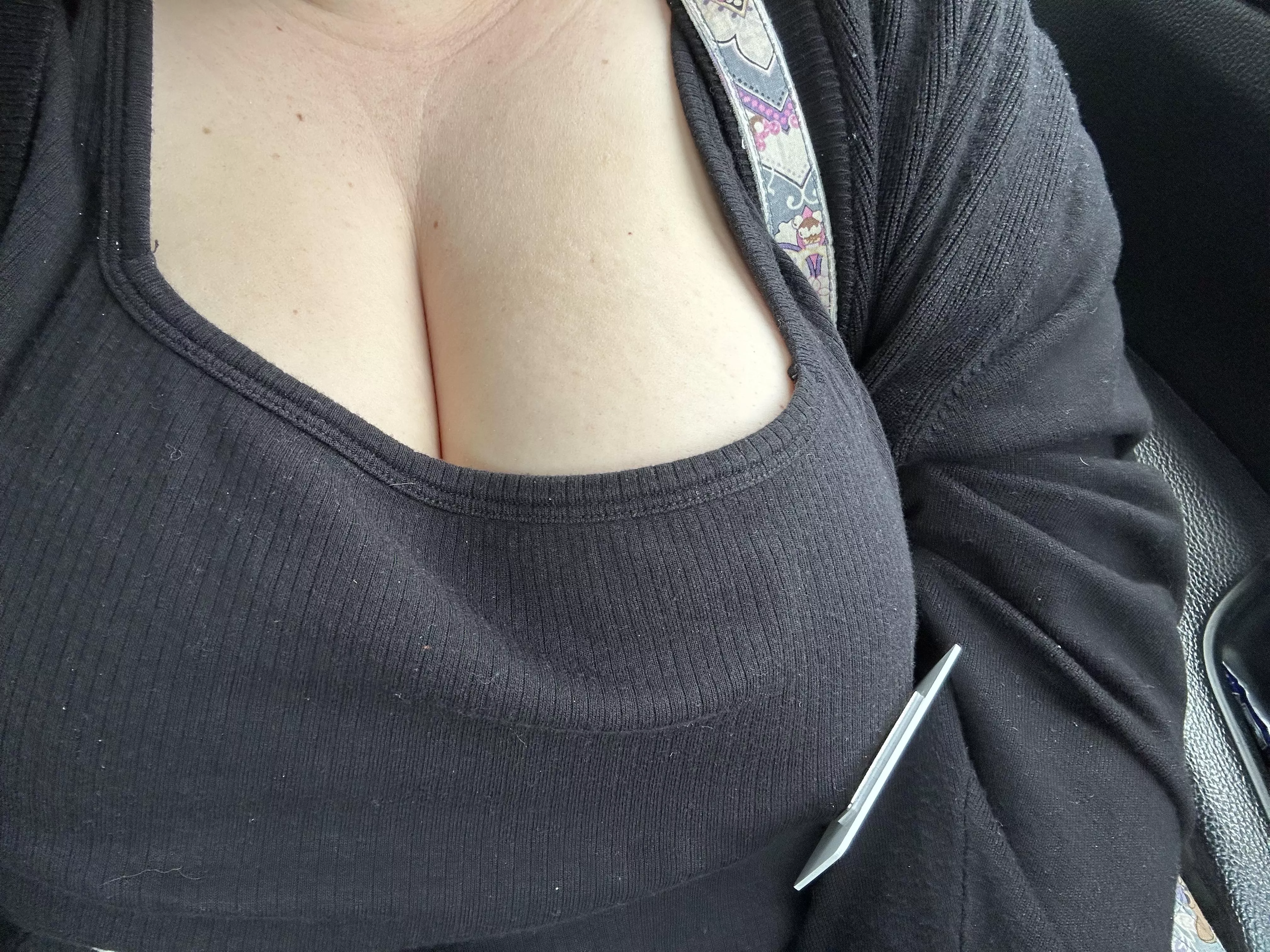 Thursday morning work flow cleavage! 😜